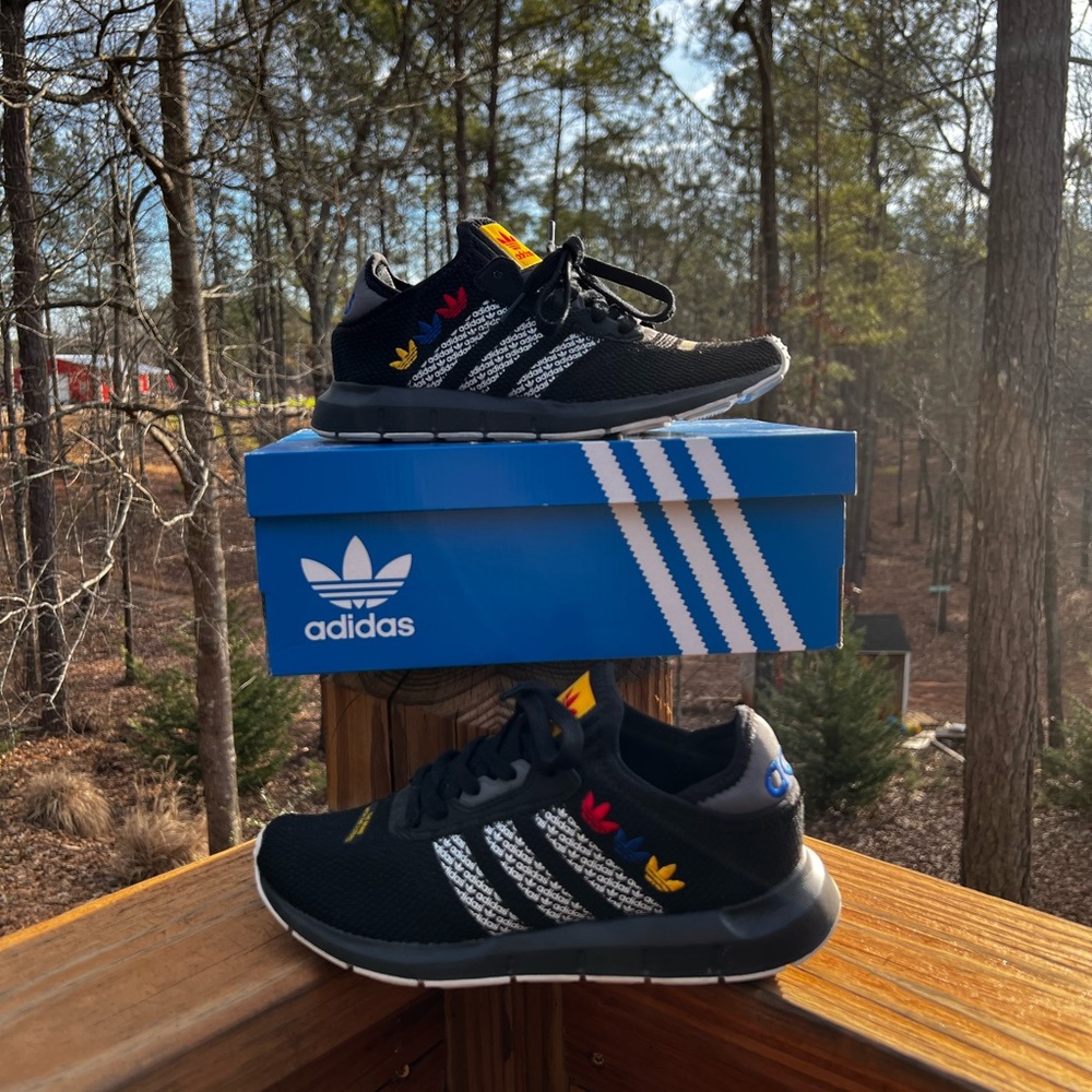 Adidas Originals Swift Run X Athletic Running Sneaker FZ4838 Men Youth Sz: US 5 - Picture 1 of 13